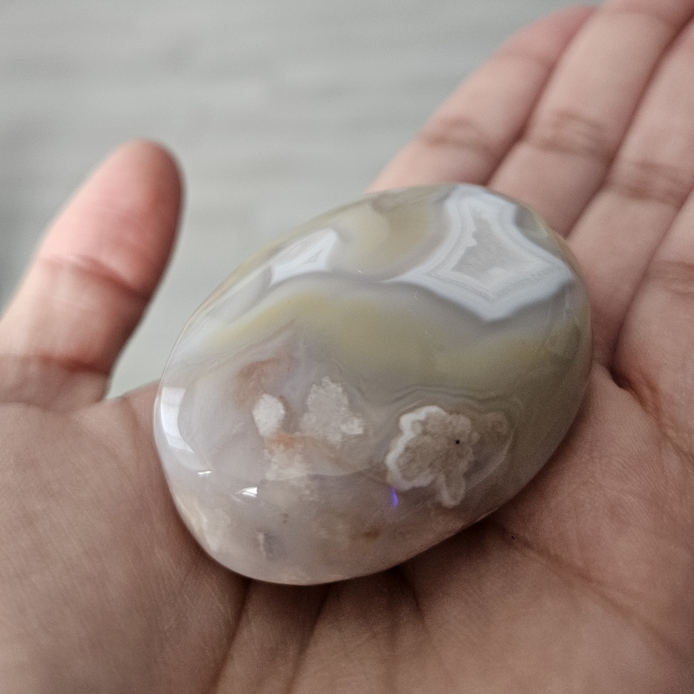 Flower Agate Palm Stone